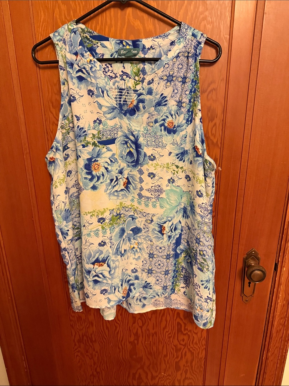 Fleer Bleve Blue and White Floral Scoop Neck Tank